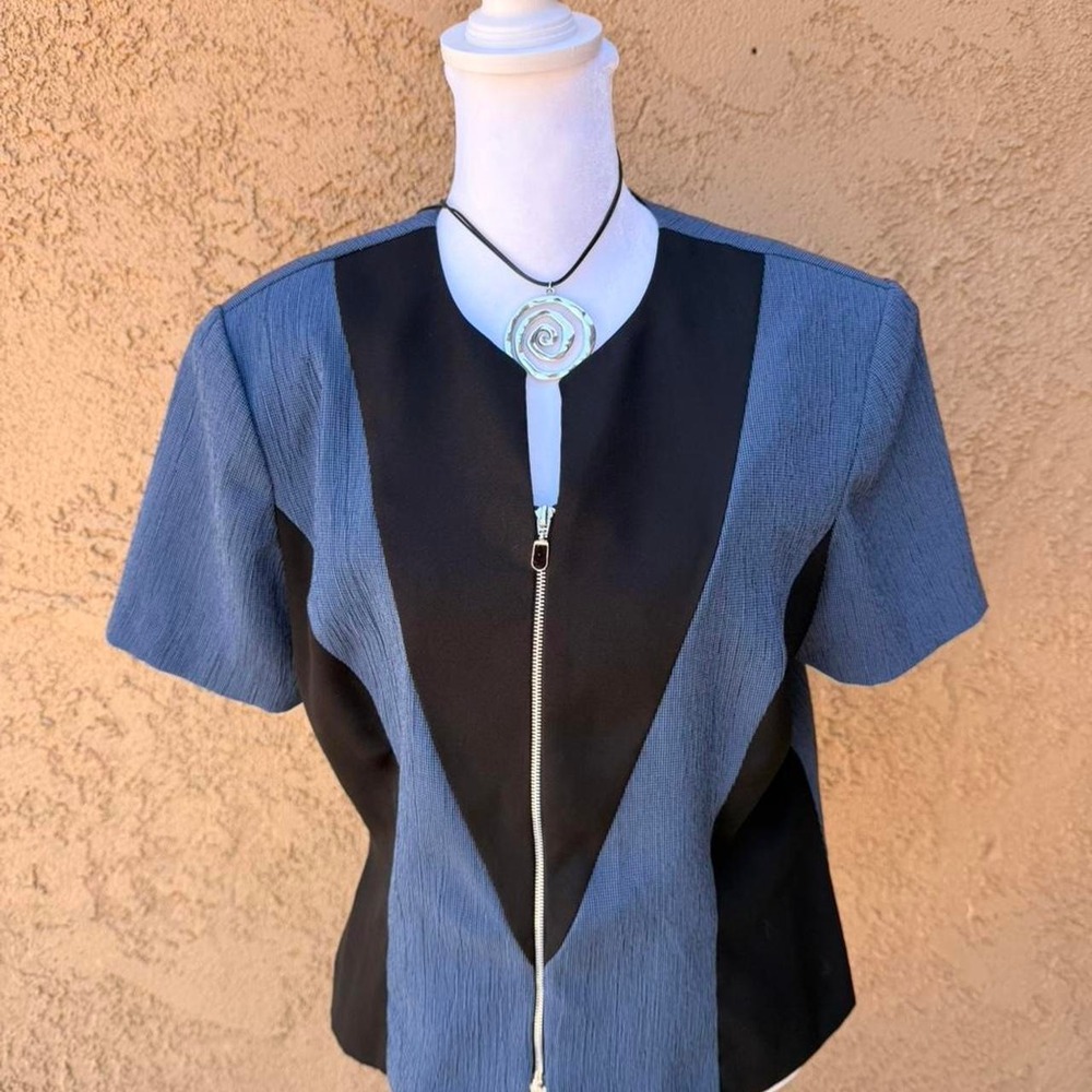 Vintage Kathie Lee Collection blue & black top with zipper detail